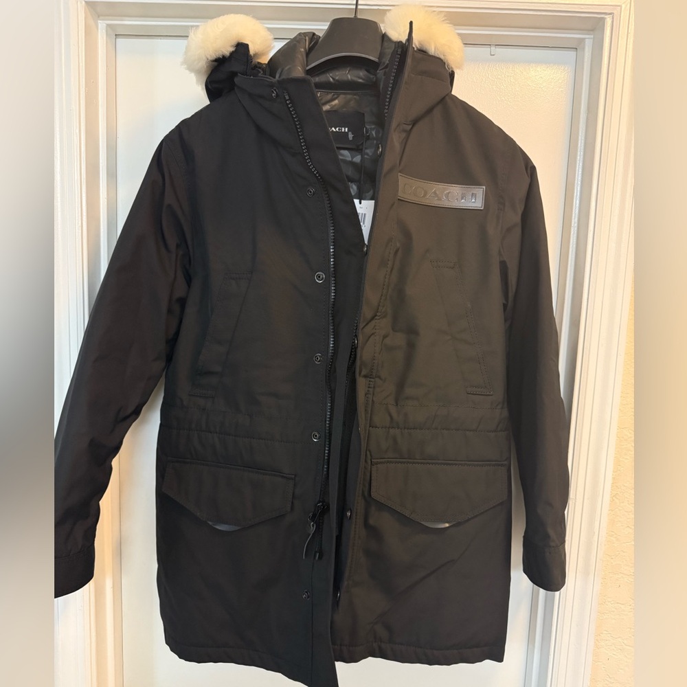 Coach 3-1 Shearling Parka
Heavy jacket great for the winter .
Quality Jacket
